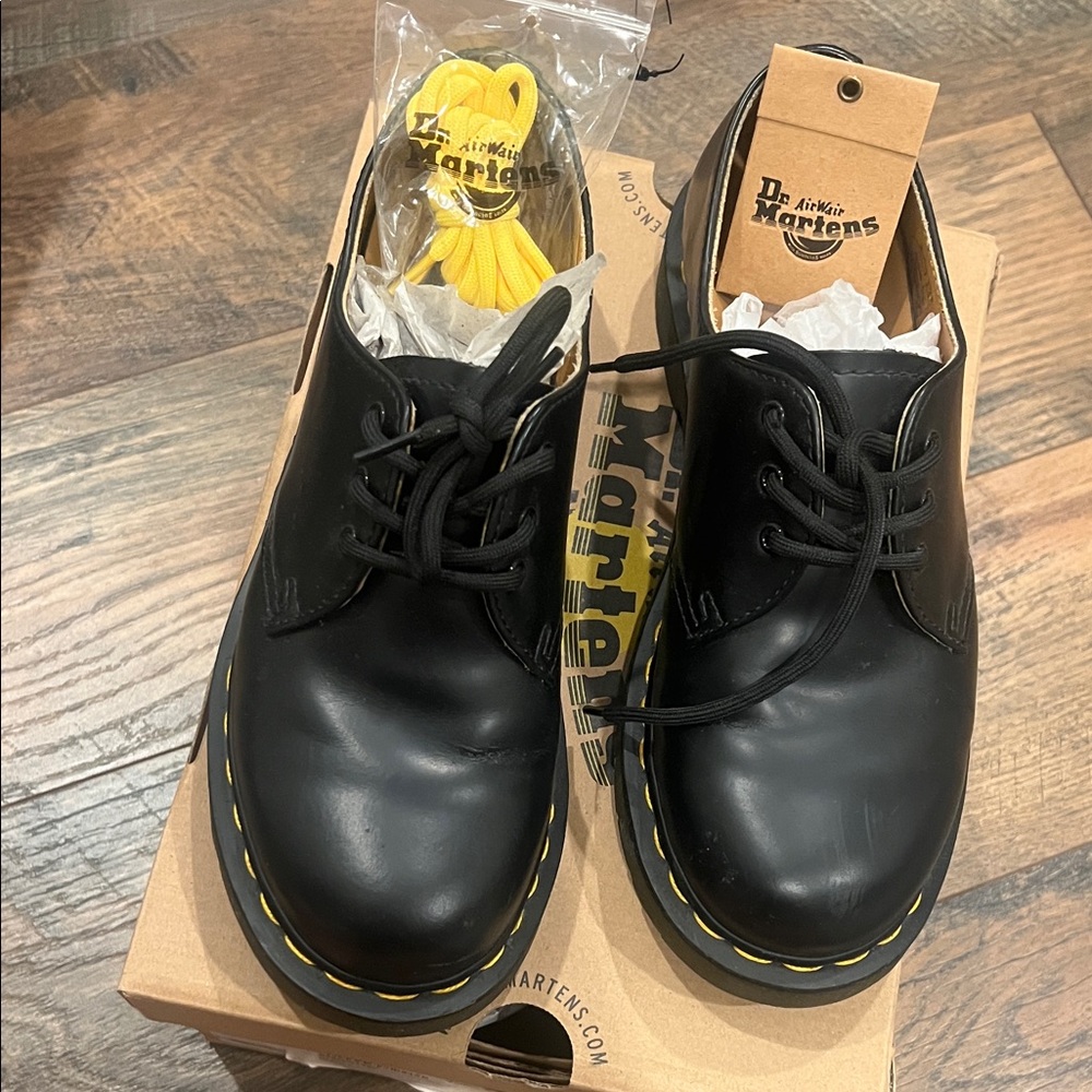 Dr. Martens Black 1461 WOMEN'S SMOOTH LEATHER OXFORD SHOES / W7